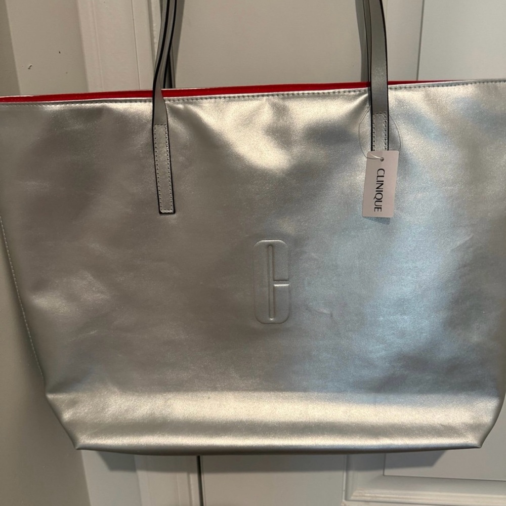 Clinique Holiday Bag-Brand New! Never Used! Tags Still Attached! - Picture 2 of 6